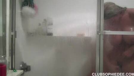 VIDEO - watch me take a shower!