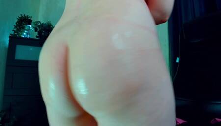 Look at my shiny oiled ass