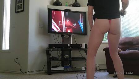 10 min of booty jiggles while playing VR