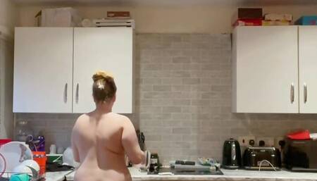 AMATEUR TEENAGER Naked Cleaning