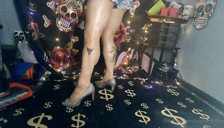 15 FREE pics and FULL Video of Calf Muscle Fetish reaching and flexing in high heels with baby oil rub. \nDo my calf muscles turn you on? This will make you explode as I reach, rub and flex while ru...