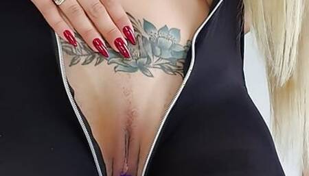 SEXY GODDESS TRIES OUT A NEW VIBRATOR! - OF LEAKED