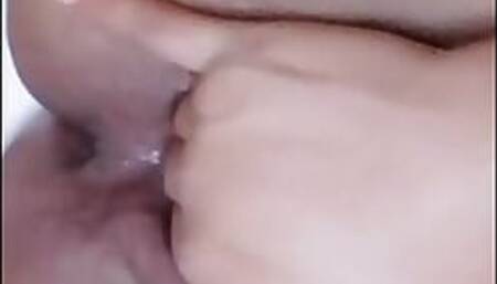 Entre mas se toca mas se exita y disfruta un rico dedeo en la comodidad de su hogar.