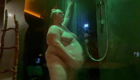 Hot and steamy shower ????