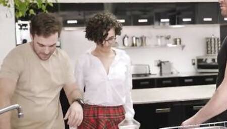 Banging Family - A Trapped Stepsis getting Plowed! by her