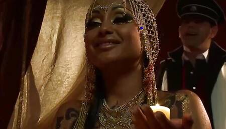 Priya Rai ist eine indische Prinzessin, die gerne hardcore fickt