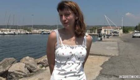 Outdoors fuck for the young Melany