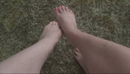 SEXY FOOTSIE WITH RED TOE NAIL POLISHING TF