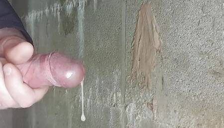 Horny Construction Worker Wanking And Cumming On The Job
