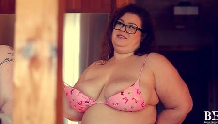 Big-boobed BBW Princess Dandy demonstrates her naked boobies