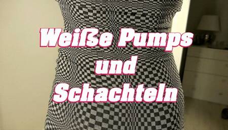 White pumps and boxes - Weiße Pumps und Schachteln