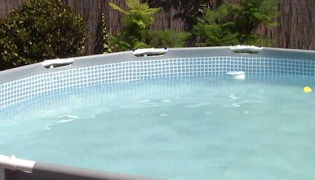 Sexy BBW Mom has Sex with the Poolboy and gets Creampied