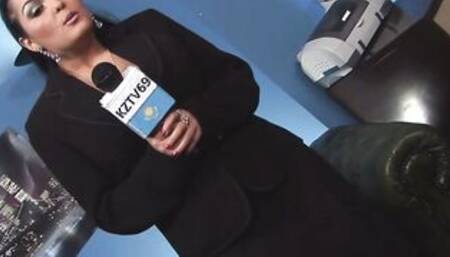 Tarra White Sucks And Fucks At The Same Time While Jasmine's Tits Bounce