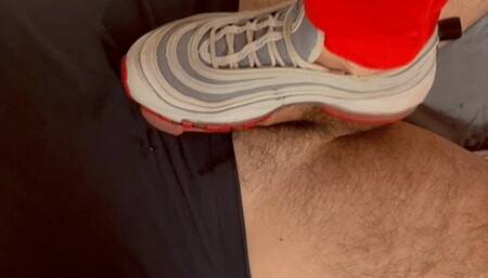 Cumming under new Nike white and red