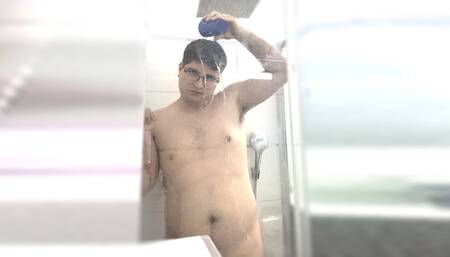 21yo boy pouring his pee from a cup on his hair and drinking some of the pee