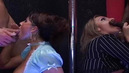 Sinnliche Vierer-Action in der Bar mit Francesca Felucci und Kathy Jones
