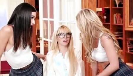 Popular College cunt with mouth Kali Roses And Emily Willis Pounded The