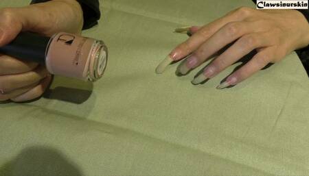 watch me polish my nails and admire claws with me