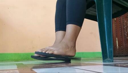 DESTROYING A POOR FLIP FLOPS PART 1