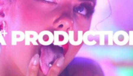 Patricia like her tits