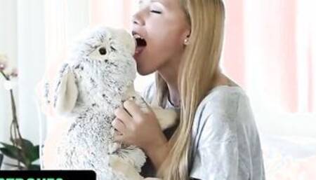 FamilyStrokes - Pure beauty With Pretty Body Getting All Her