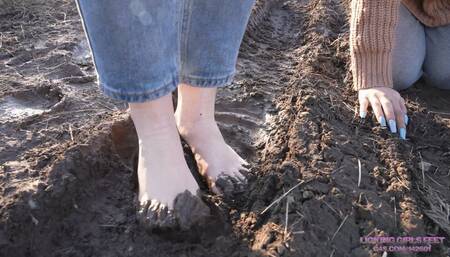 AURORA - Eat the dirt off my feet, bitch! (HD)