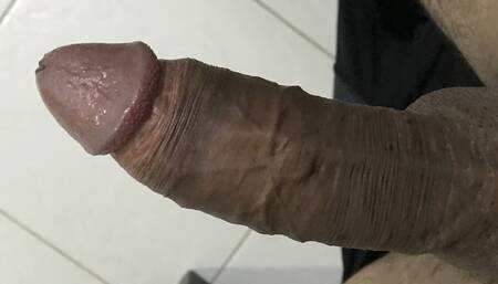 MACHOTE LATINO SE MASTURBA DURO CON TREMENDA POLLA