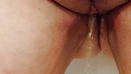 Bbw pissing