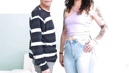 Amateur babe Sara Salamanca wants her very own weird experience with old-ass Don Jorge