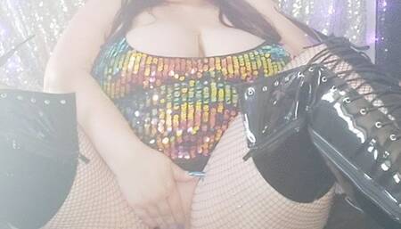 Nicki Pie fucks black dildo smokes Newports