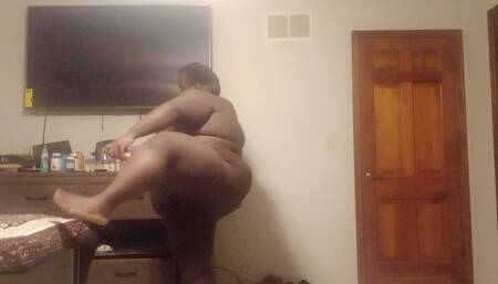 I nakedly rubbed dildo between my thighs