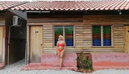\nSUNRISE BEACH SUNSHINE (on beach front bungalow)
