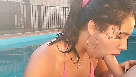 ARGENTINE SLUT GIVES ME A BLOWJOB IN THE POOL