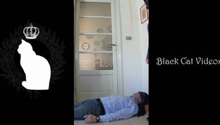 Flat boots trampling by Ambra (fullbody view)