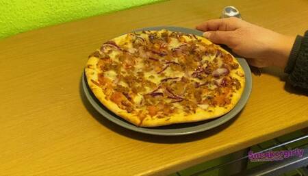 Sneaker-Girl Akira - Pizza Speziale