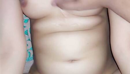 Sabzi wale ne bhabhi ko pel diya tel lagakr