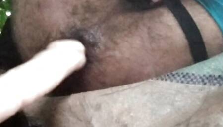 jugando con mi dildo en el parque