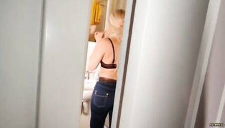 Lauren Sommer – Brazen Quickie With The Brother! He Just Sticks it In!