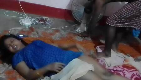 Bhabhi ko raat mein choda pakad kar hindi sex