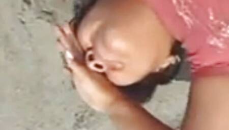 Desi lanja nu beach lo open chesi pooku lo modda petti kekalu pettela denga outdoor beach fucking in telugu