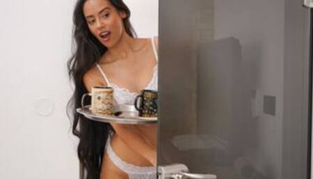 Big butt Latina knows how to please