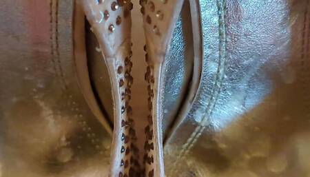 Cumming some lovely gold platforms