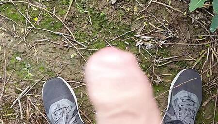 Outdoor wank and cum in a field