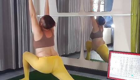 Regina Noir. Yoga in yellow tights doing yoga in the gym. A girl without panties is doing yoga. 2