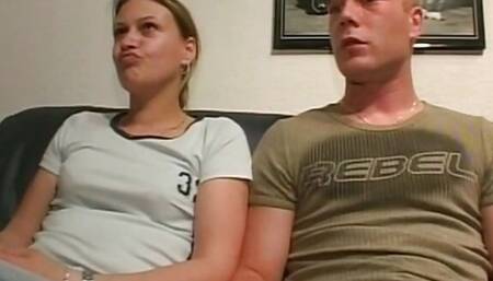 Simones Hausbesuche goes to the home of married swinger couples to give sex lessons