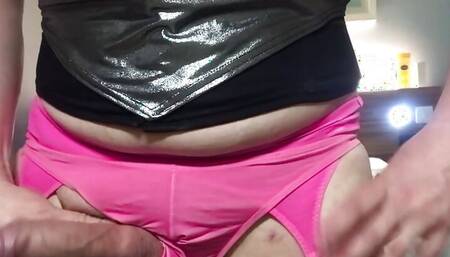 TVMandySpencer plugs her fat bubblebutt and gets hard solo
