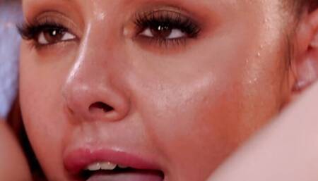 SLAYED Gorgeous Vanna seduces her cute bff Liz at the gym