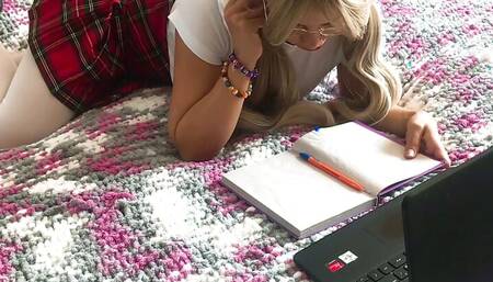 Girl farting and mewing gam in school uniform