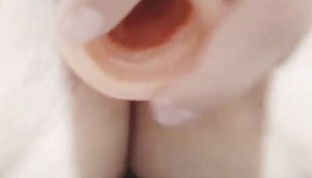 Mature records herself masturbating for her lover
