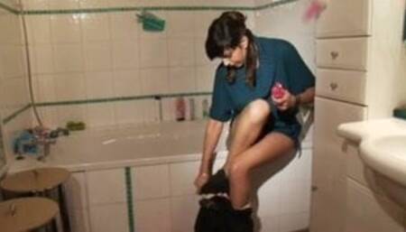 See Hot Celebs get their cum on alone!